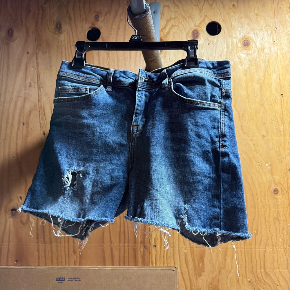 Zara Denim Distressed Women's Shorts Raw Hem Size 4 EUC
